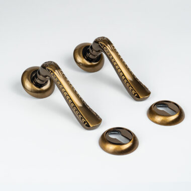 lever handle for wooden door