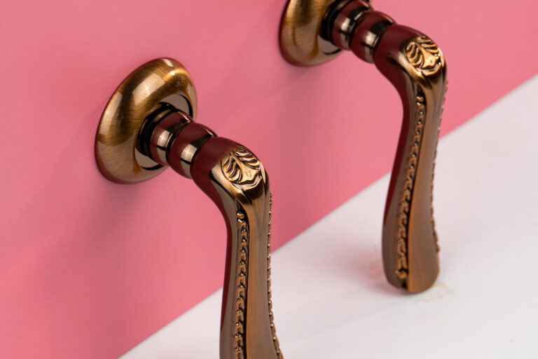 Luxury European Zinc Alloy Wooden Door Lever Handle Wholesale (7) lever handle for wooden door