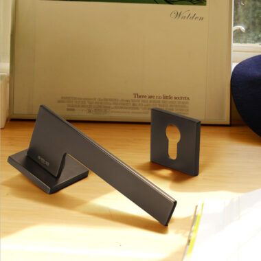 lever door handle with lock